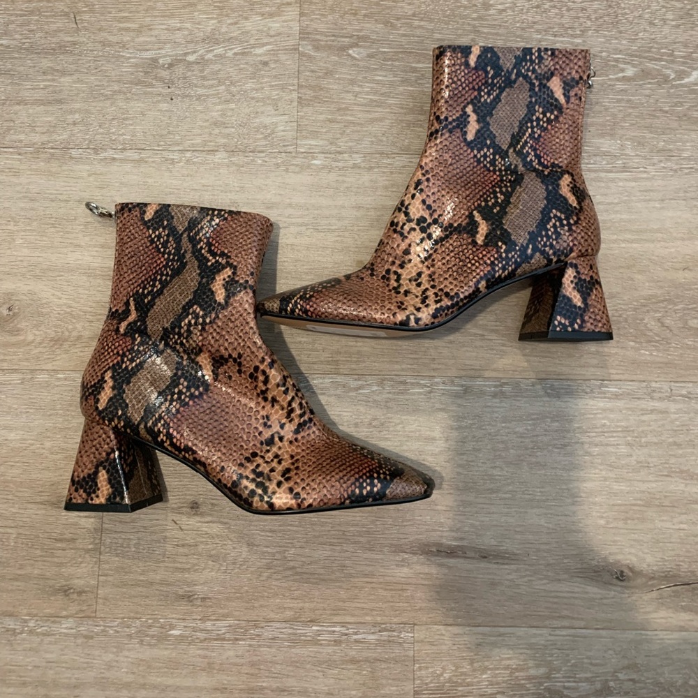 New with tags TOPSHOP snake print heeled boots